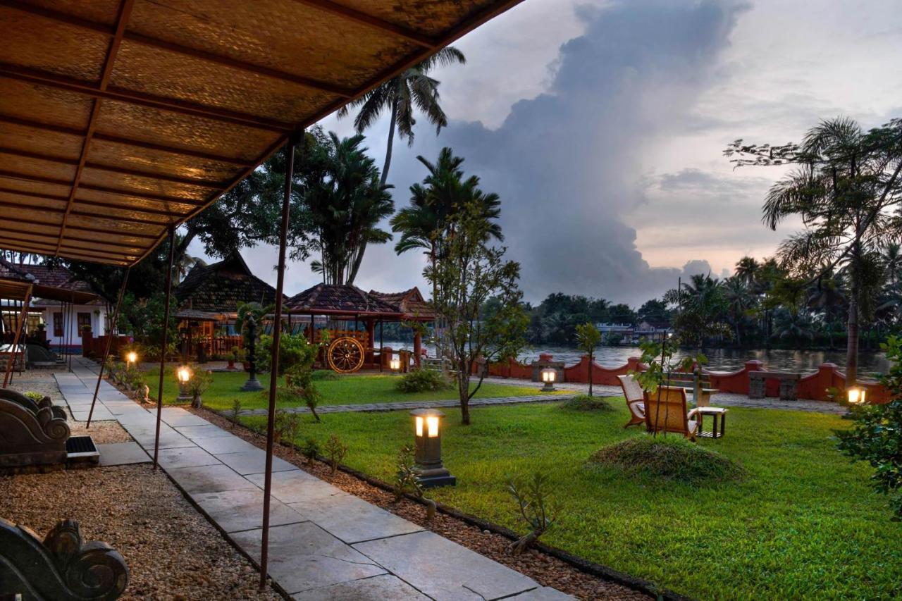 Stayvista At La Riva Heritage Villa With Bicycle Alappuzha Exterior foto